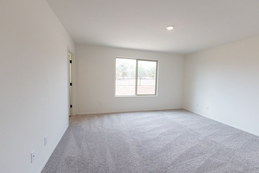 Spacious, unfurnished interior of a new home in Vista Del Oro Reserve, Tucson (Image 7). Spacious, unfurnished interior of a new home in Vista Del Oro Reserve, Tucson (Image 7).