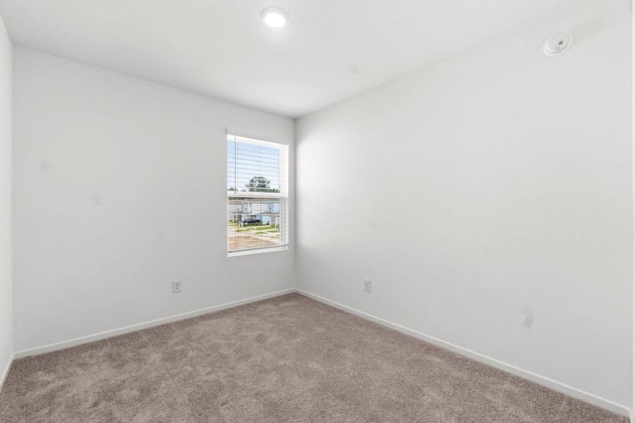 Spacious, unfurnished interior of a new home in Tavola, New Caney (Image 32).