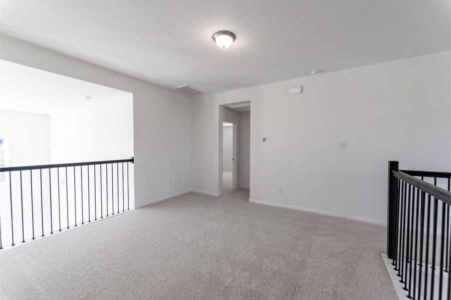 Spacious, unfurnished interior of a new home in Lago Mar, Texas City (Image 40).