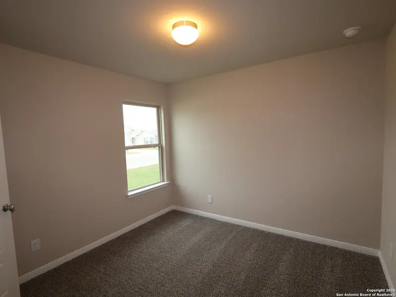 Spacious, unfurnished interior of a new home in Meadows at Clear Springs, New Braunfels (Image 39).