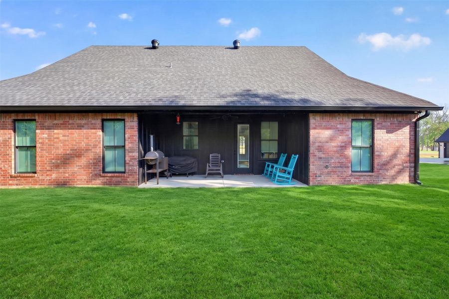 Exterior details and patio area of a home in , Kilgore (Image 34).
