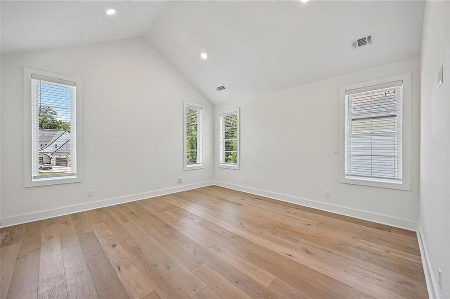 Spacious, unfurnished interior of a new home in , Alpharetta (Image 30). Spacious, unfurnished interior of a new home in , Alpharetta (Image 30).