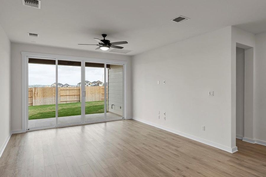 Spacious, unfurnished interior of a new home in Lariat, Liberty Hill (Image 18).