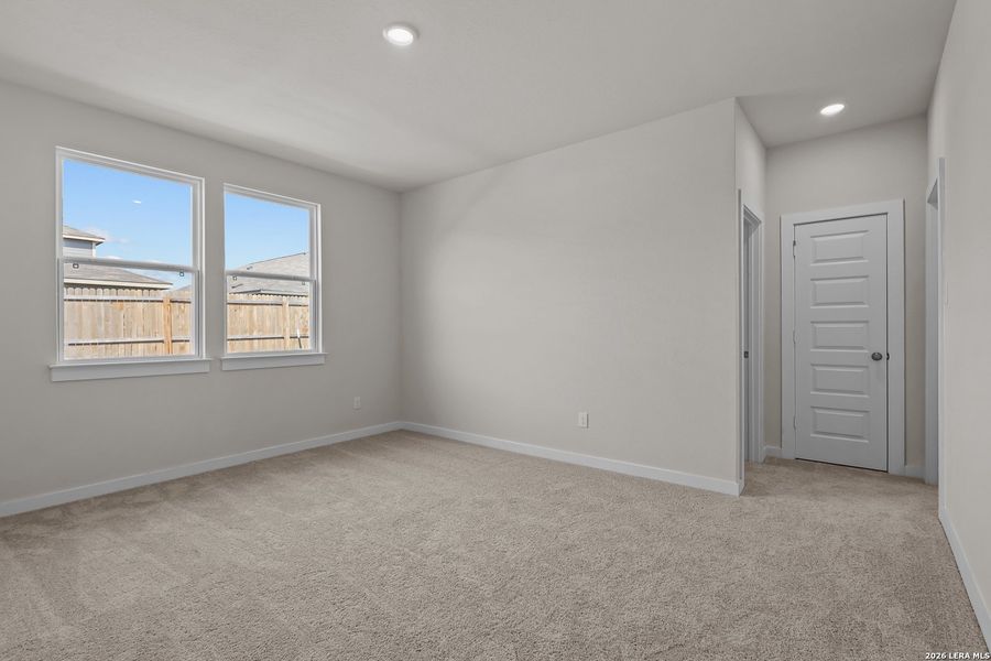 Spacious, unfurnished interior of a new home in Hiddenbrooke, Seguin (Image 16).