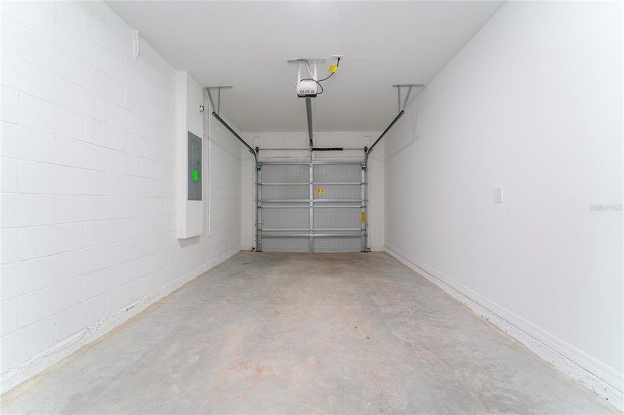 Spacious, unfurnished interior of a new home in , Winter Garden (Image 11).