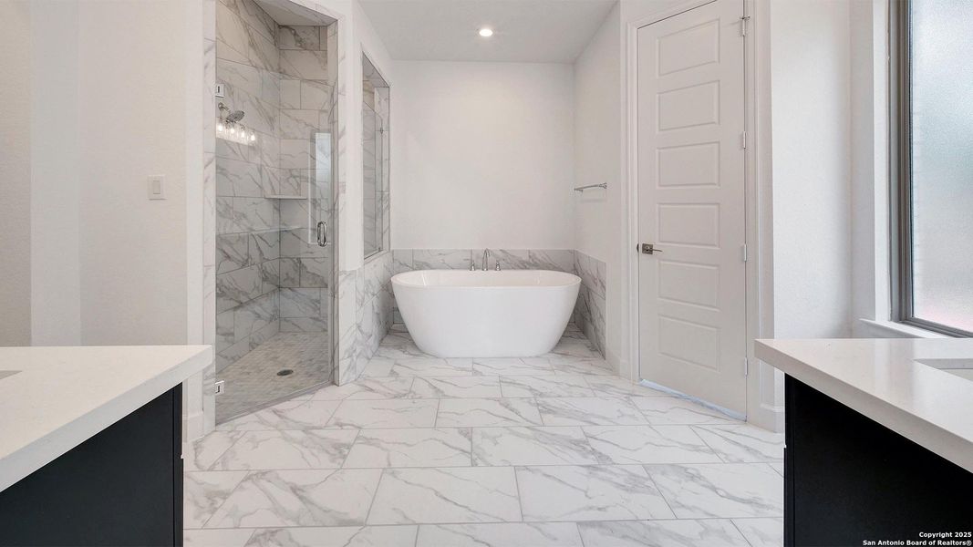 Furnished interior view inside a new home in Esperanza 60', Boerne (Image 13).