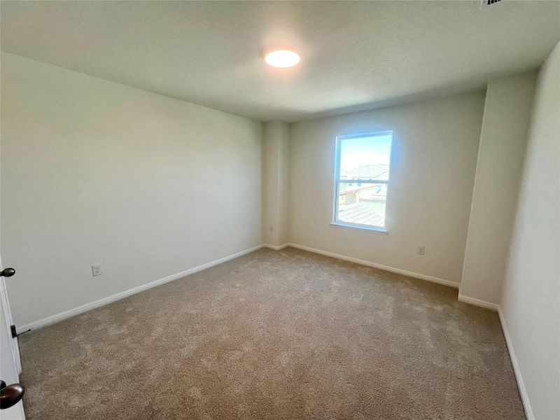 Spacious, unfurnished interior of a new home in Porter Country, Buda (Image 11).