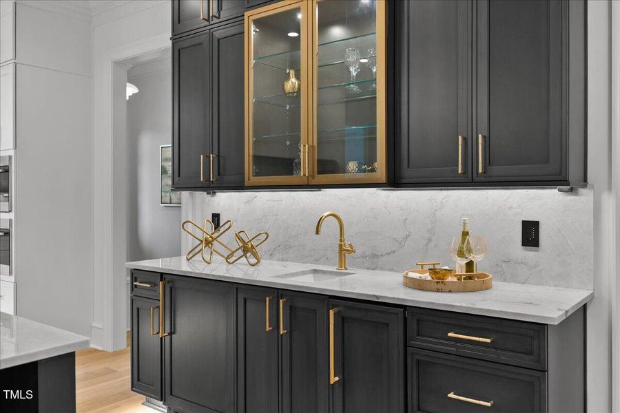 023-2A1A8221 023-2A1A8221