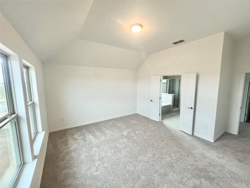 Spacious, unfurnished interior of a new home in Briarwood, Elgin (Image 9).