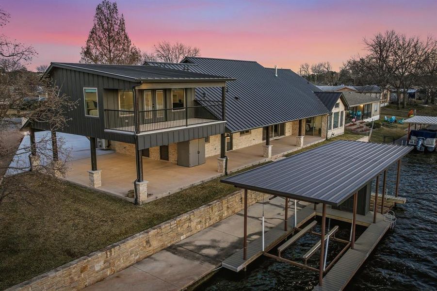 Exterior details and patio area of a home in , Granbury (Image 23).