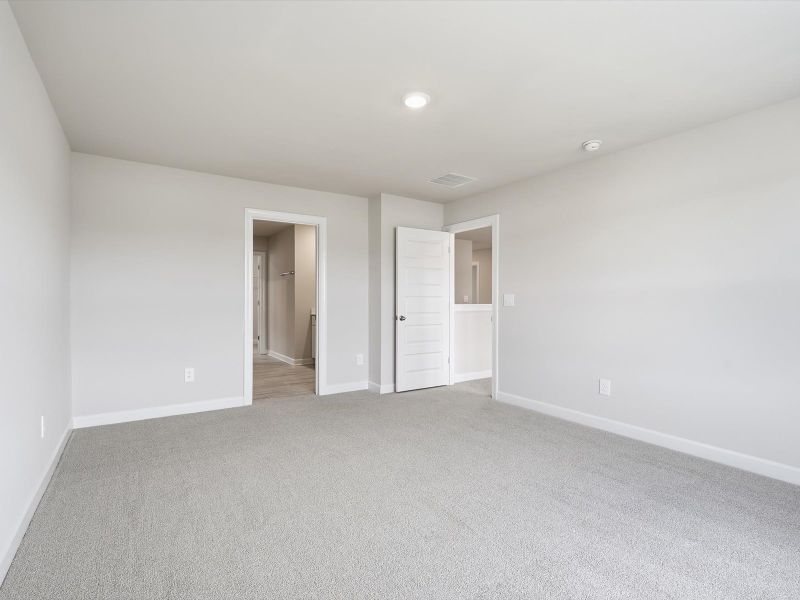 Spacious, unfurnished interior of a new home in Creek Ridge - Signature Collection, Spartanburg (Image 15).