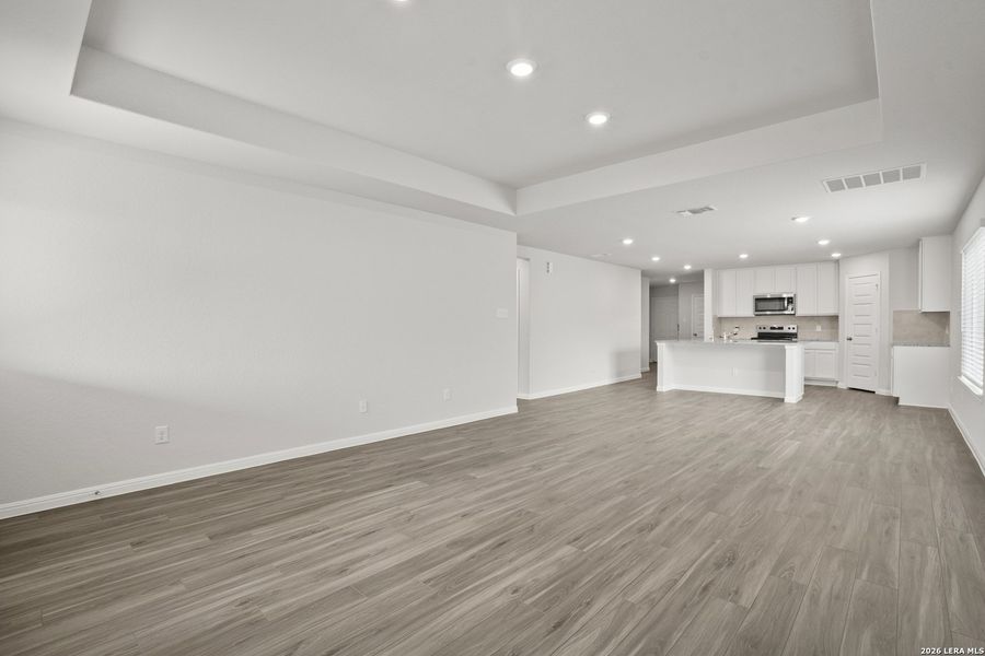 Spacious, unfurnished interior of a new home in Cinco Lakes, San Antonio (Image 15). Spacious, unfurnished interior of a new home in Cinco Lakes, San Antonio (Image 15).