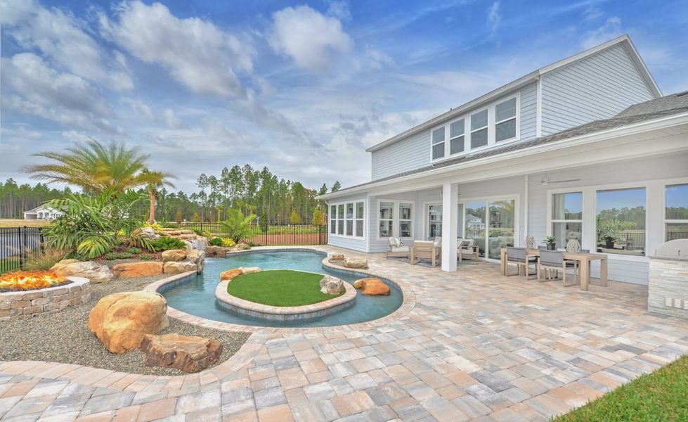 Exterior details and patio area of a home in Middlebourne, St. Johns (Image 3).