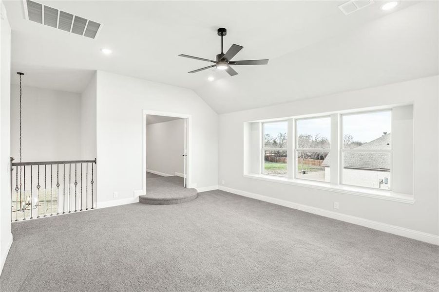 Spacious, unfurnished interior of a new home in Crystal Lake Estates, Red Oak (Image 32).