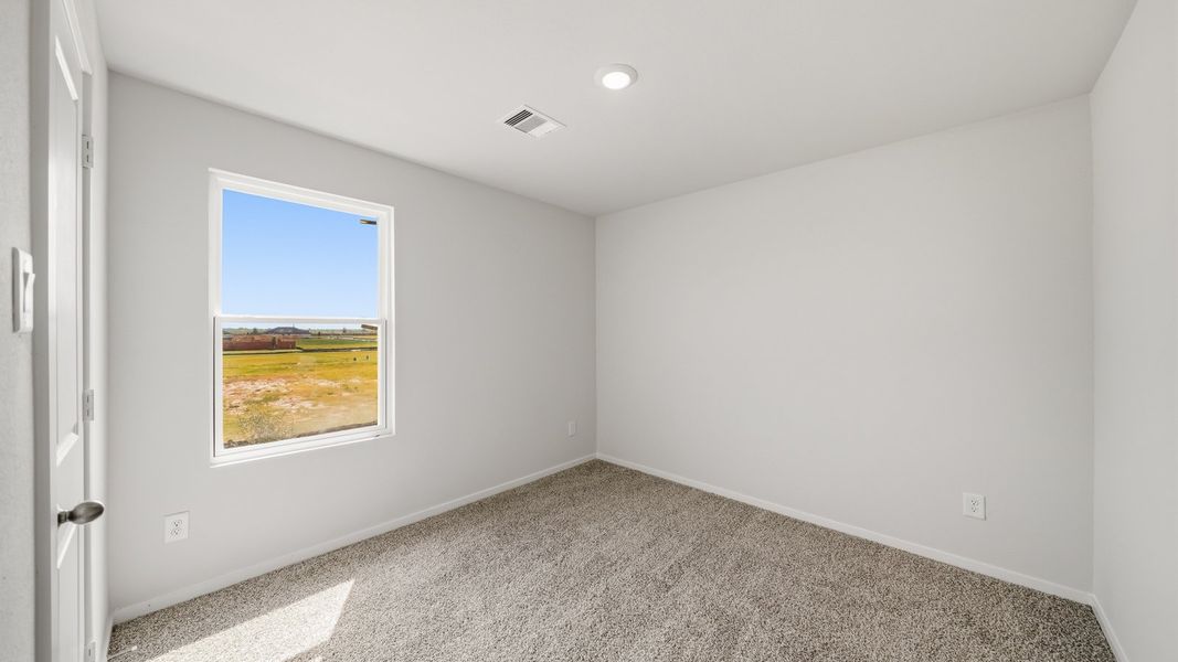 Spacious, unfurnished interior of a new home in Sunterra Lakes, Brookshire (Image 19).
