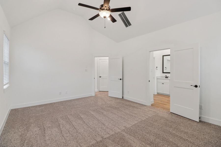 Spacious, unfurnished interior of a new home in Kresston 50's, Montgomery (Image 18).