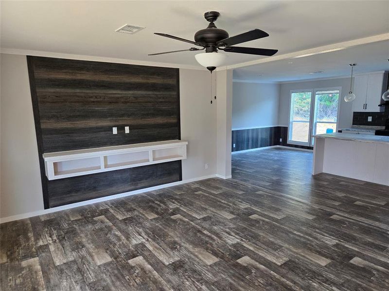 Spacious, unfurnished interior of a new home in , Pelican Bay (Image 14).