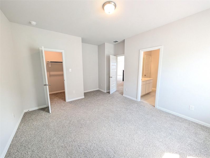 Spacious, unfurnished interior of a new home in Southern Pointe, College Station (Image 37). Spacious, unfurnished interior of a new home in Southern Pointe, College Station (Image 37).