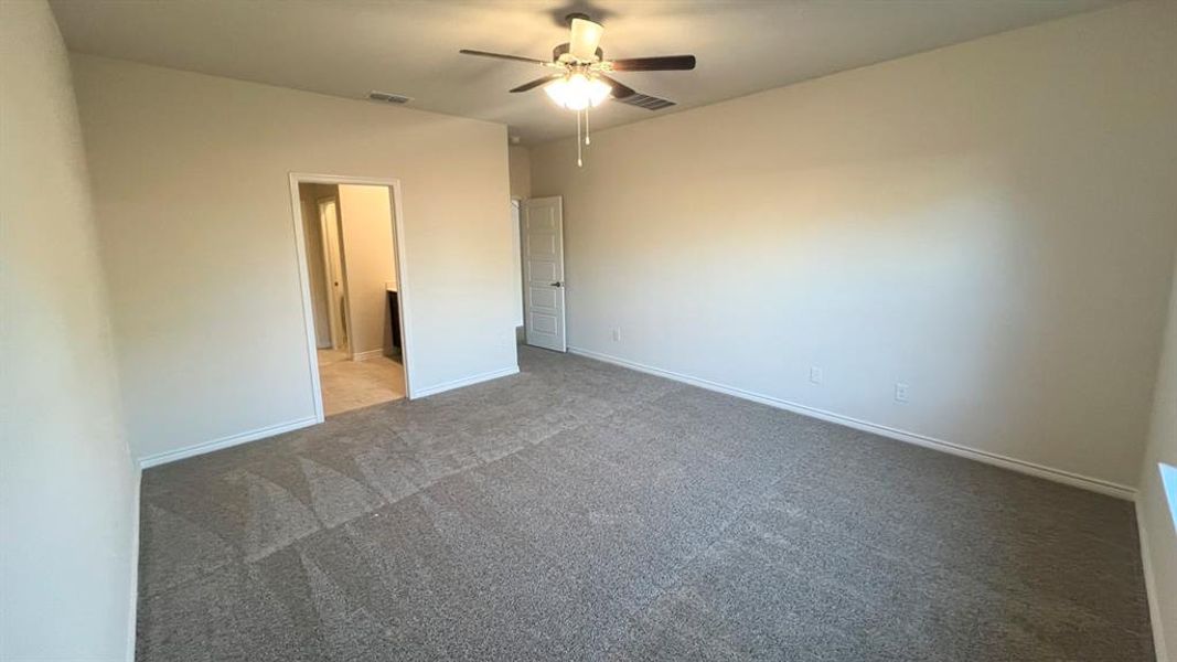 Spacious, unfurnished interior of a new home in Winchester Crossing, Princeton (Image 4).