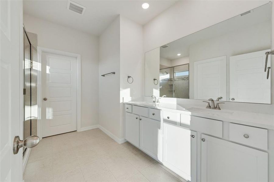 Furnished interior view inside a new home in Walden Pond, Forney (Image 4).
