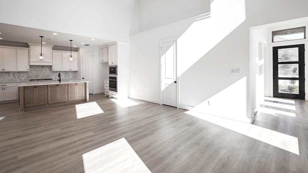 Spacious, unfurnished interior of a new home in Crosswinds 50', Kyle (Image 25).