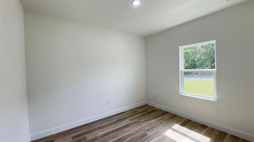 Spacious, unfurnished interior of a new home in , Citrus Springs (Image 8).
