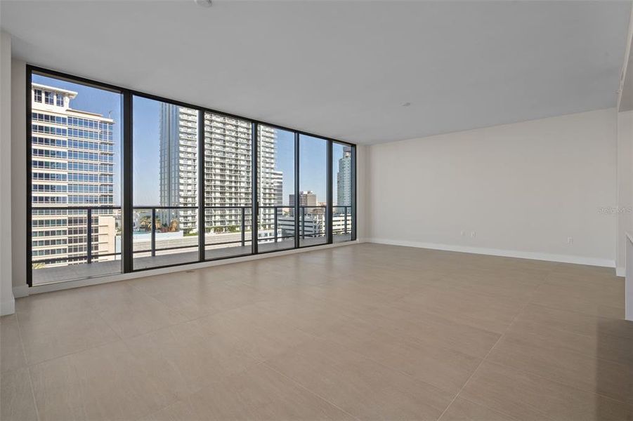 Spacious, unfurnished interior of a new home in , St. Petersburg (Image 33).