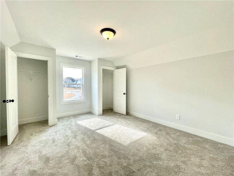 Spacious, unfurnished interior of a new home in , Waleska (Image 27).