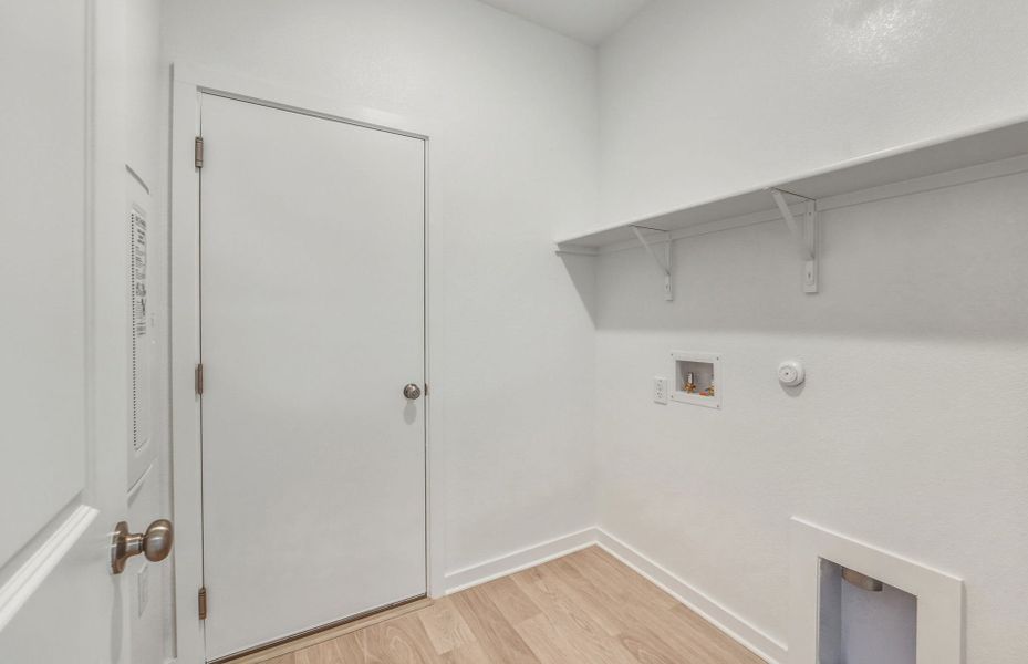 Spacious, unfurnished interior of a new home in Larson Crossing, Elgin (Image 29).