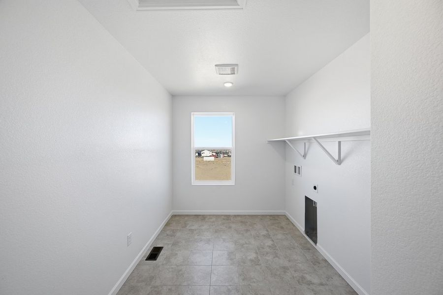 Spacious, unfurnished interior of a new home in Trailstone, Arvada (Image 21).