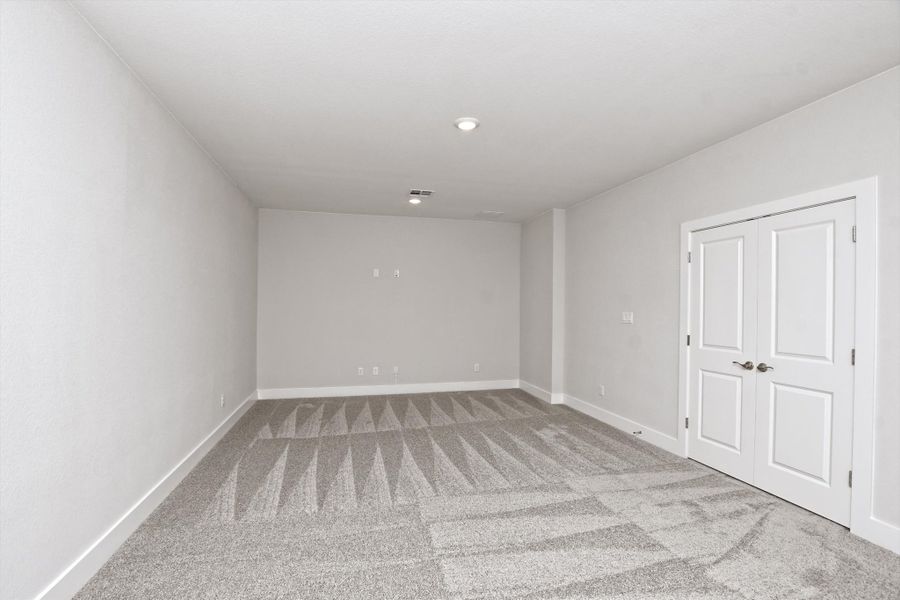 Representative unfurnished interior of a home built from the Vanderpool II by Giddens Homes in Whispering Wind, Bertram (Image 61).