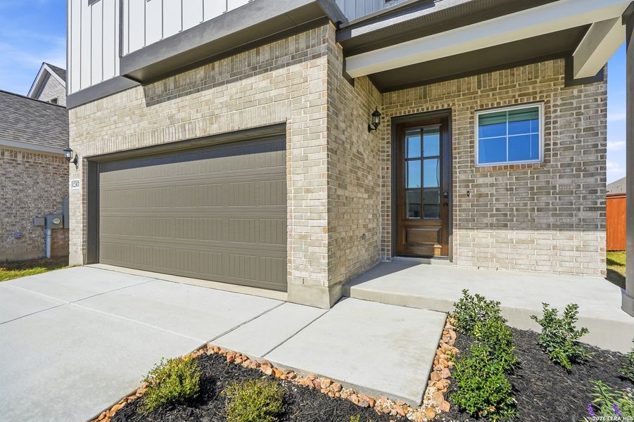 Exterior details and patio area of a home in Stillwater Ranch, San Antonio (Image 27).
