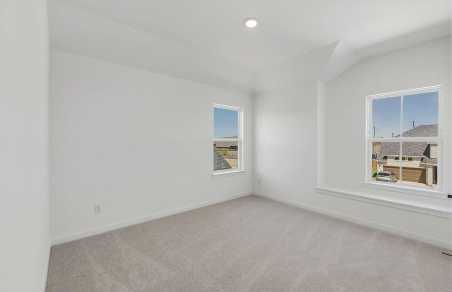 Spacious, unfurnished interior of a new home in Sunfield, Buda (Image 22).