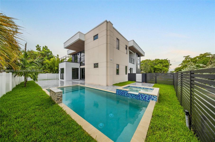 Exterior details and patio area of a home in , Fort Lauderdale (Image 38). Exterior details and patio area of a home in , Fort Lauderdale (Image 38).