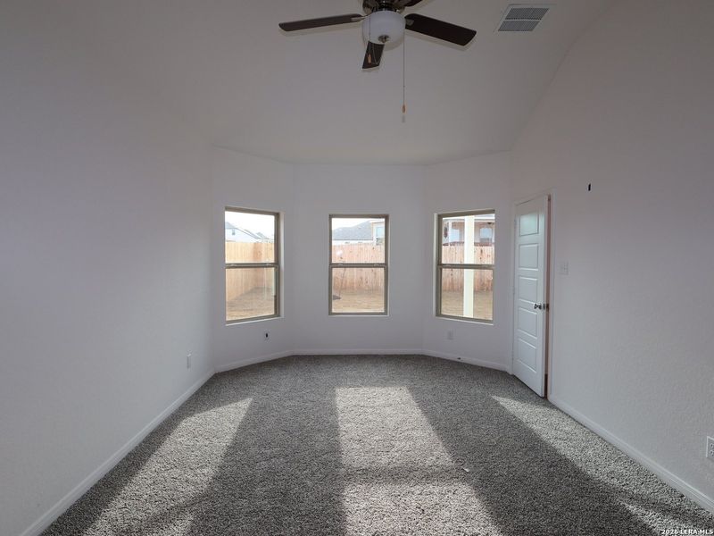 Spacious, unfurnished interior of a new home in Agave, San Antonio (Image 18).