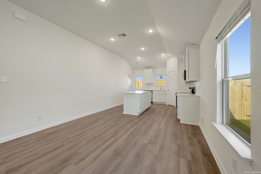 Spacious, unfurnished interior of a new home in Park Place, New Braunfels (Image 13).