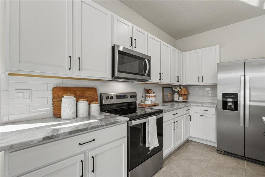 Furnished interior view inside a new home in Star Farms at Lakewood Ranch, Bradenton (Image 24). Furnished interior view inside a new home in Star Farms at Lakewood Ranch, Bradenton (Image 24).