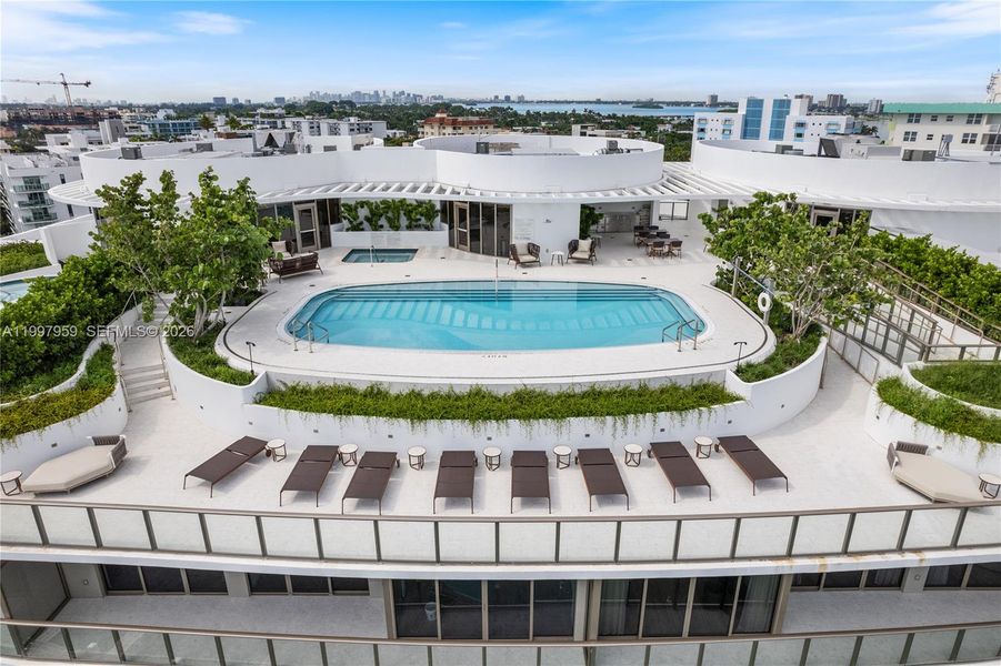Community amenities in Onda, Bay Harbor Islands (Image 27).