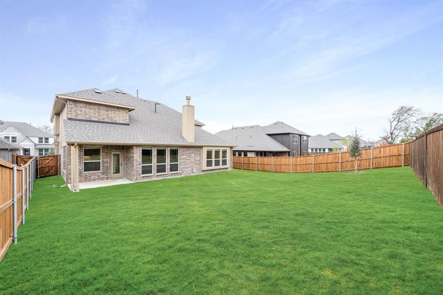 Exterior details and patio area of a home in Liberty, Melissa (Image 4).