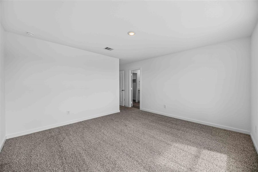 Spacious, unfurnished interior of a new home in City Gate, Houston (Image 19).