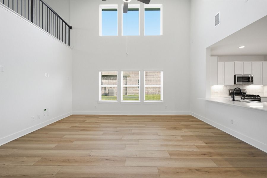 Spacious, unfurnished interior of a new home in Saddlebrook Estates, Waxahachie (Image 18).
