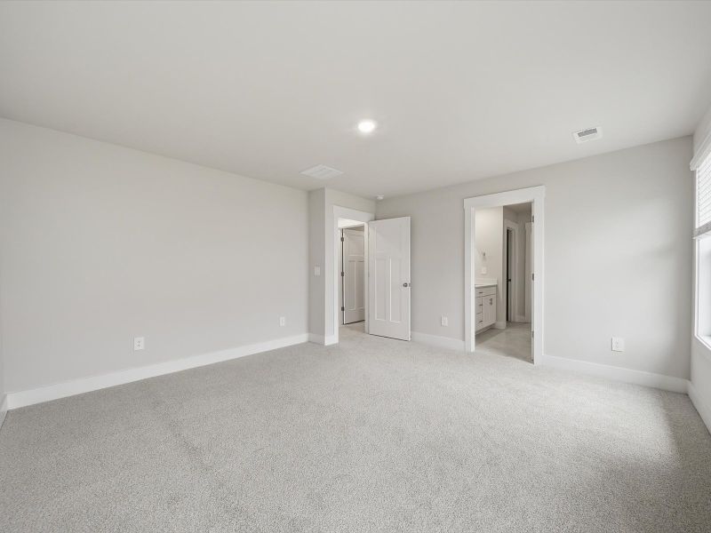 Spacious, unfurnished interior of a new home in Crossing at Abner Creek, Greer (Image 14).