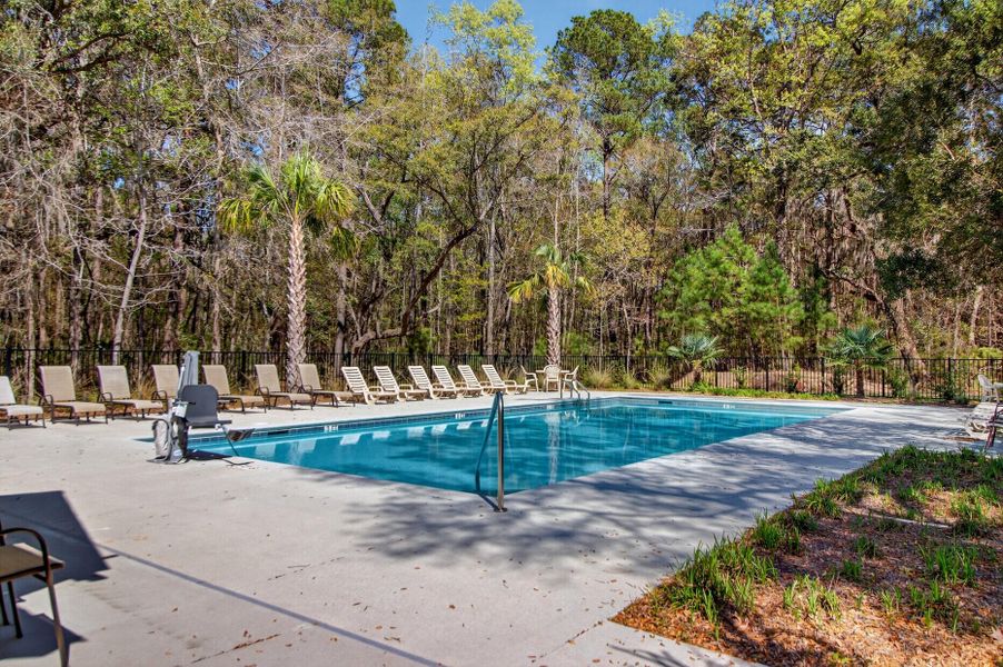 Community amenities in Twin Lakes, Johns Island (Image 47).