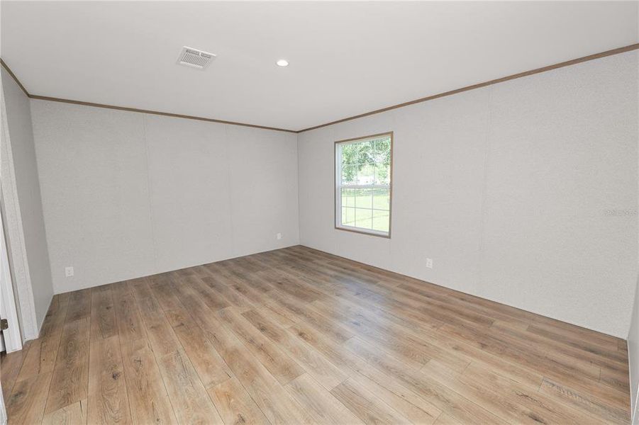 Spacious, unfurnished interior of a new home in , Lakeland (Image 23).