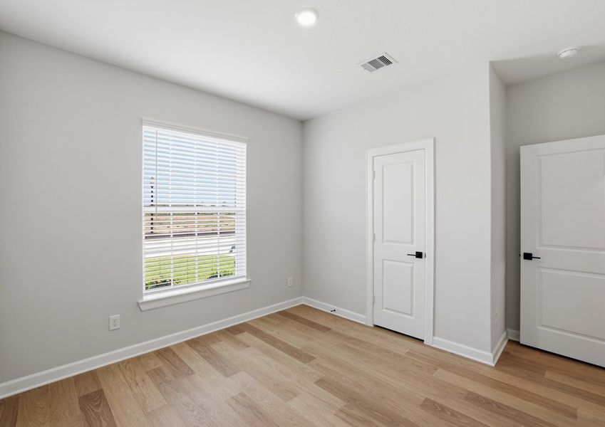 Oak - TX | Secondary Bedroom 1 – View 1 Oak - TX | Secondary Bedroom 1 – View 1