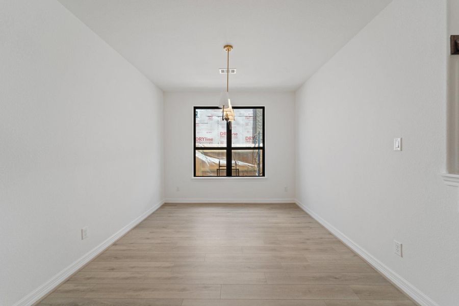 Spacious, unfurnished interior of a new home in Blue Heron Estates, Mont Belvieu (Image 23).