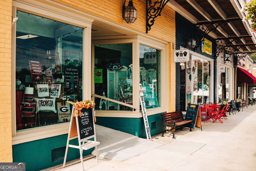 Furnished interior view inside a new home in Mallard’s Landing, Jefferson (Image 65).
