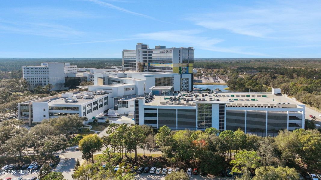 Condo located in Jacksonville, FL showcasing its design and architecture (Image 5).