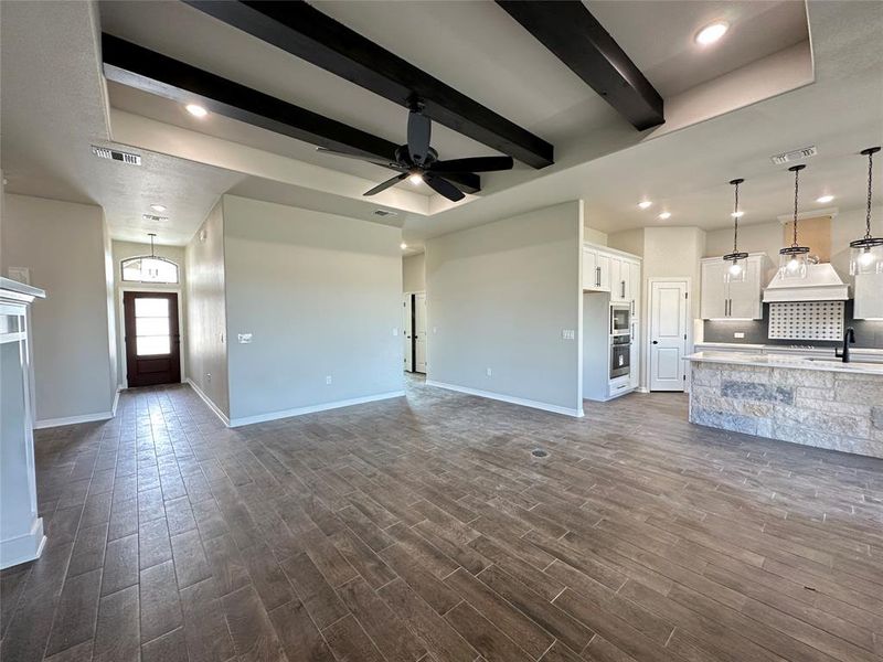 Spacious, unfurnished interior of a new home in , Lorena (Image 17).