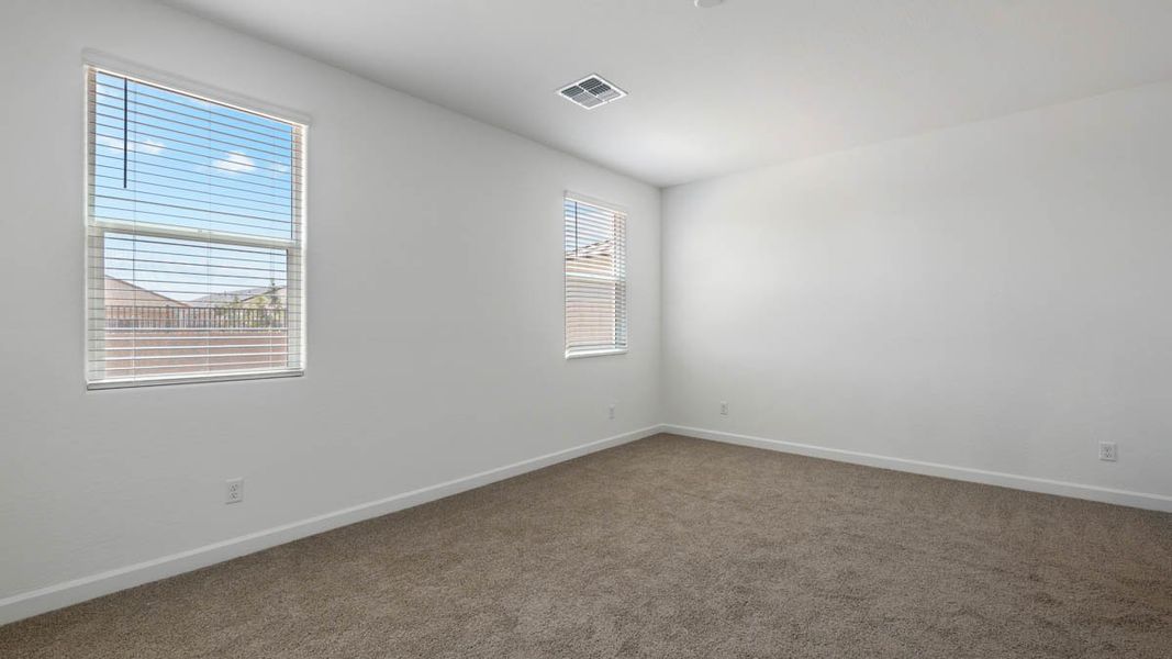 Spacious, unfurnished interior of a new home in Quail Ranch, San Tan Valley (Image 16).